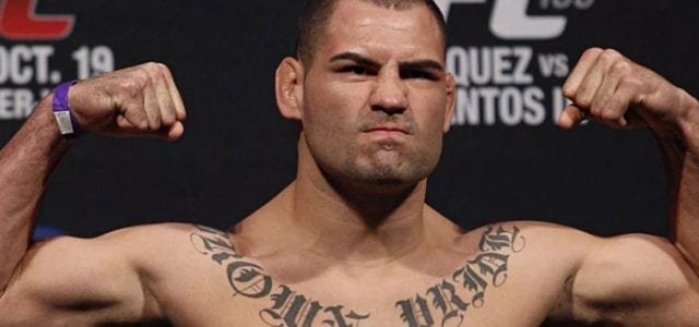Cain Velasquez no está seguro que Miocic merezca pelear por el título