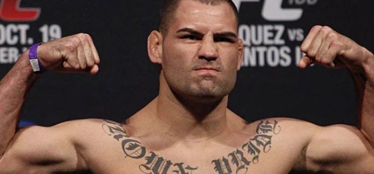 Cain Velasquez no está seguro que Miocic merezca pelear por el título