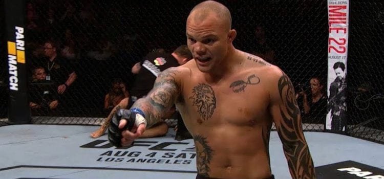 Anthony Smith se regocija por la brutal derrota de Luke Rockhold