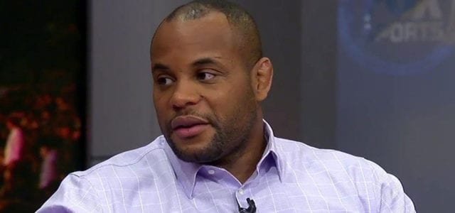 Daniel Cormier aconseja a Thiago Santos para vencer a Jones