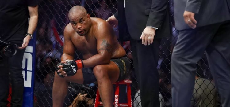 Daniel Cormier se disculpa por su derrota ante Stipe Miocic