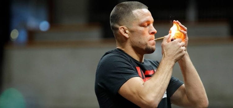 Video: Nate Diaz se pone a fumar antes de su entrenamiento abierto