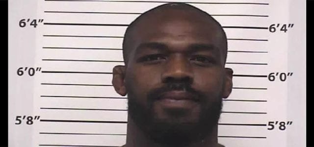 Jon Jones es arrestado por conducir intoxicado y uso negligente de armas