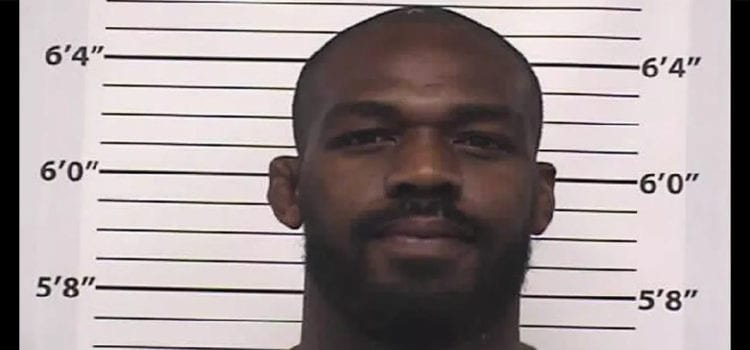 Jon Jones es arrestado por conducir intoxicado y uso negligente de armas